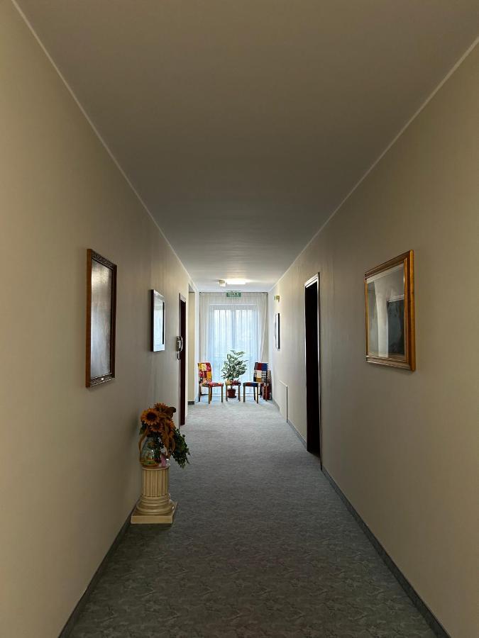 Rey's Hotel