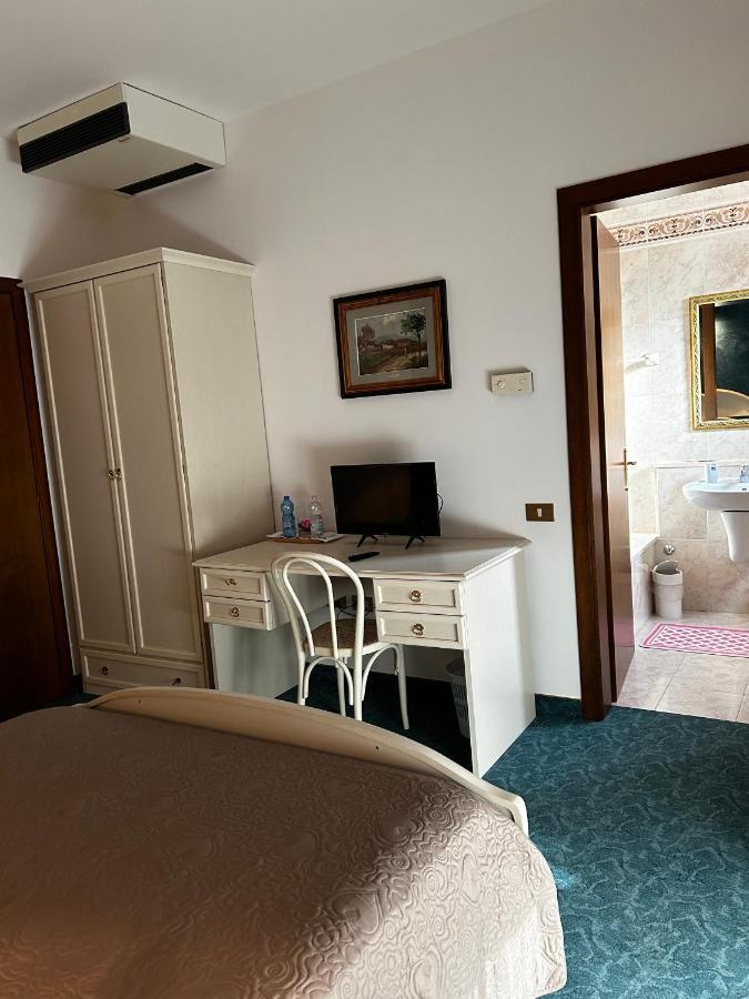 Rey's Hotel 3*