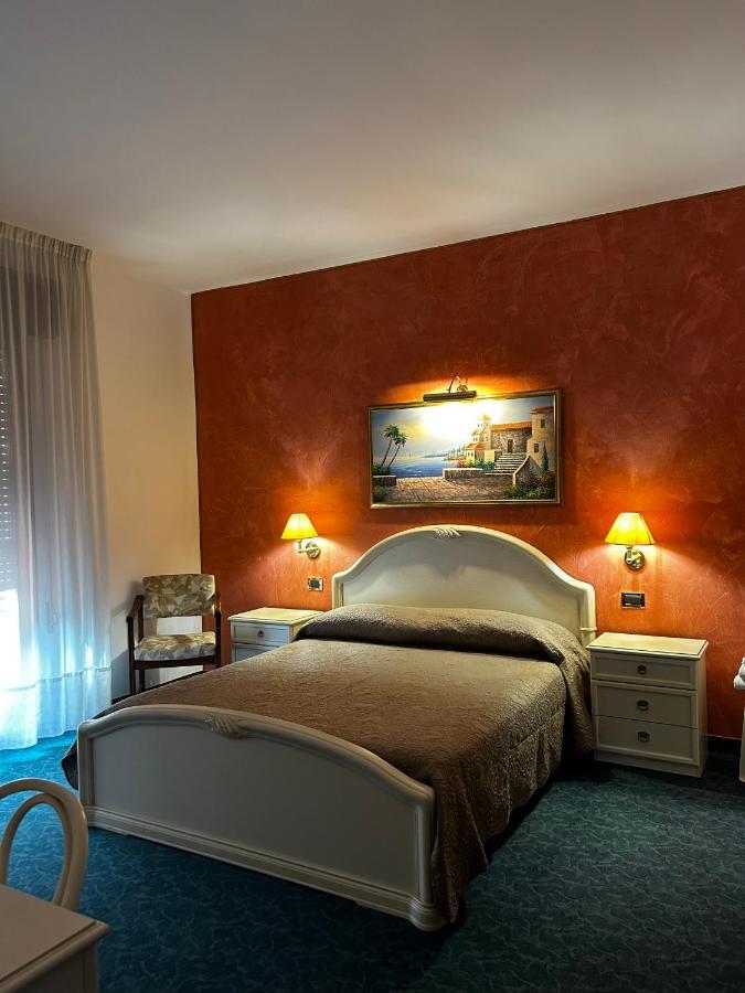 Rey's Hotel 3*